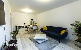 Aparthotel West Marina Cluj - parcare gratuita, self check in 24h, Cluj Arena 10 minute!